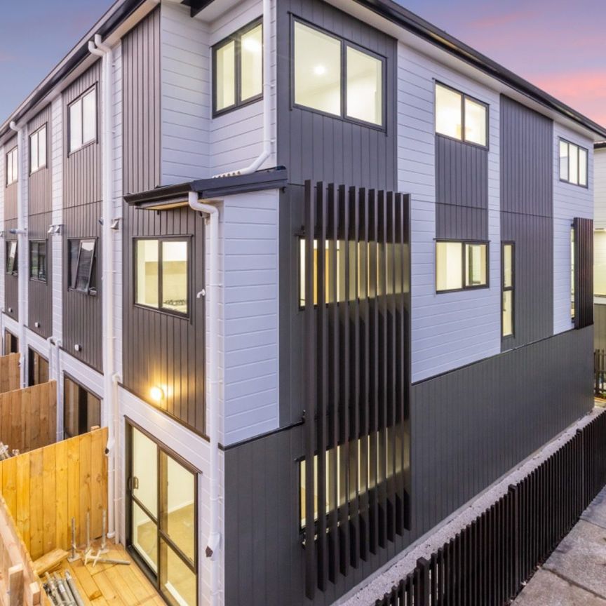 3 Bedroom Brand-New Luxury Terrace Houses for Rent! - Photo 1