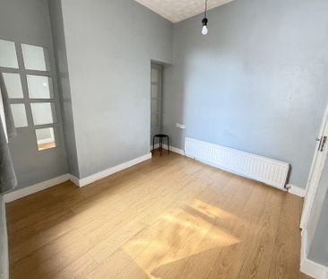 147 Newtownards Road, BT41AB, Belfast - Photo 2