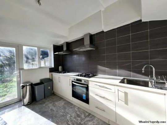 5 bedroom property to rent in London - Photo 1