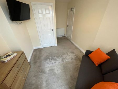 Room 3 (Maisonette) Derrington Avenue, Crewe - Photo 5