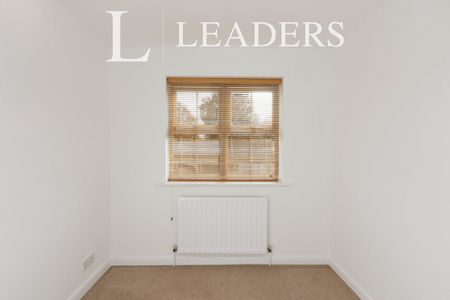 3 bedroom house to rent Harelands Lane, Woking, GU21 - Photo 3