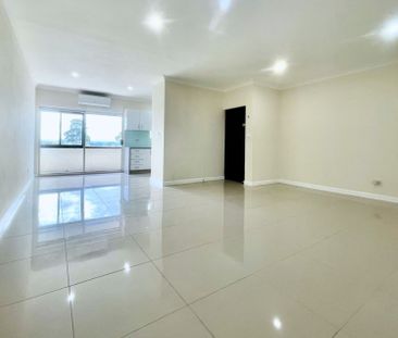 Renovated 3 Bedda with Ensuite & Balcony! - Photo 1