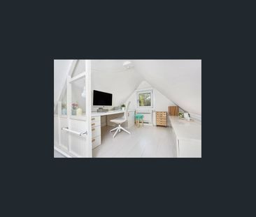 Pet Friendly 1 Bedroom Cottage in Great Location - Photo 2