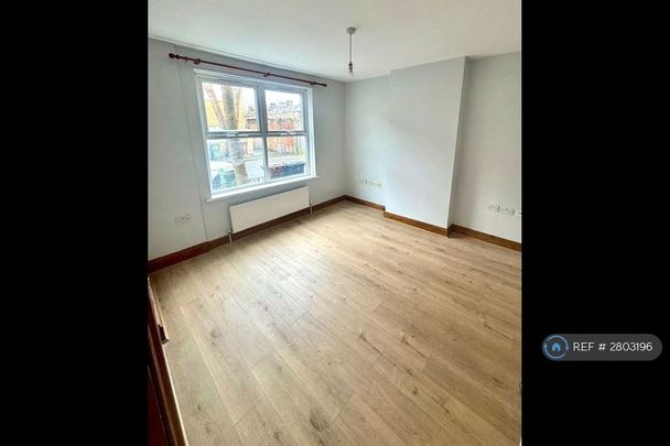 4 bedroom terraced house to rent - Photo 1