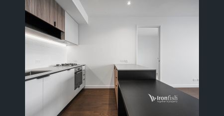 Spacious Two Bedroom Apartment - Photo 3