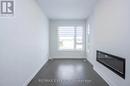 381 INSPIRE BOULEVARD - Photo 2