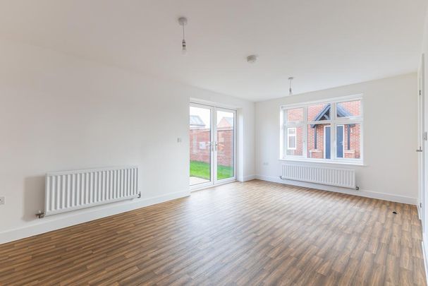 3 bedroom end of terrace house to rent - Photo 1