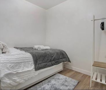 3 Bed Semi-Detached House, Selby Close, E6 - Photo 6