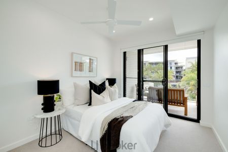 LUXURY LAKESIDE LIVING - Photo 5