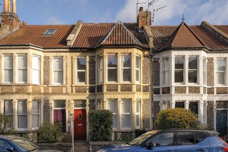 2 Bed Flat - Photo 4