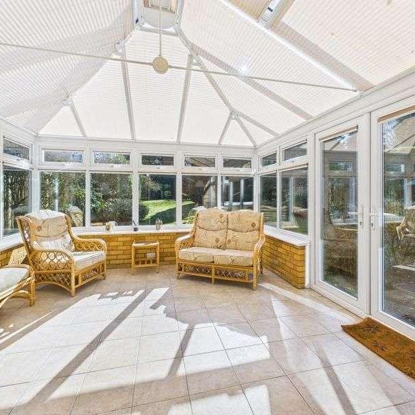 Salmons Lane West, Caterham On The Hill, CR3 - Photo 1