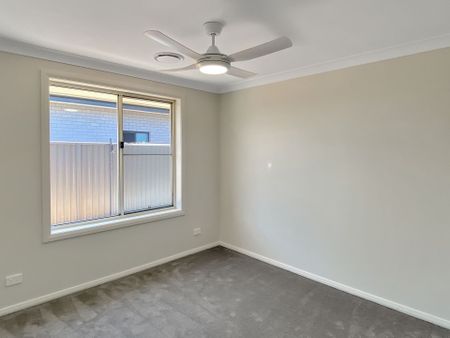 Four Bedroom Home in Popular Southlakes Estate - Photo 5