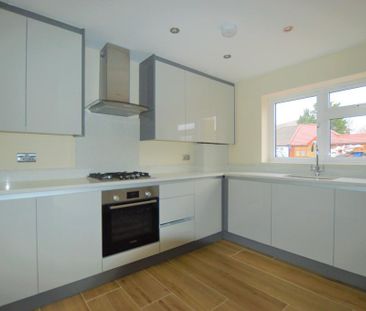 4 bedroom terraced house to rent - Photo 2