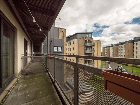 3 bedroom flat to rent - Photo 1