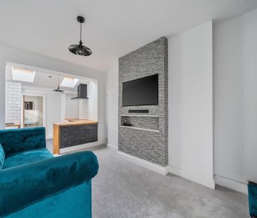 2 bedroom semi-detached house to rent - Photo 5