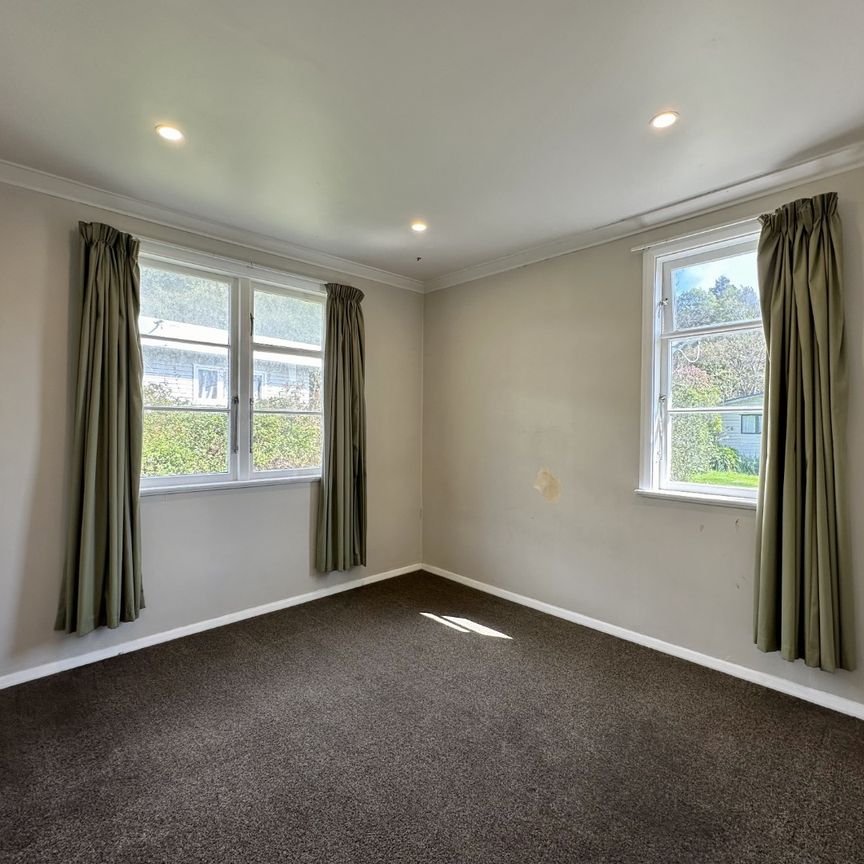 3 Bedroom Home in Lower Hutt - Photo 1