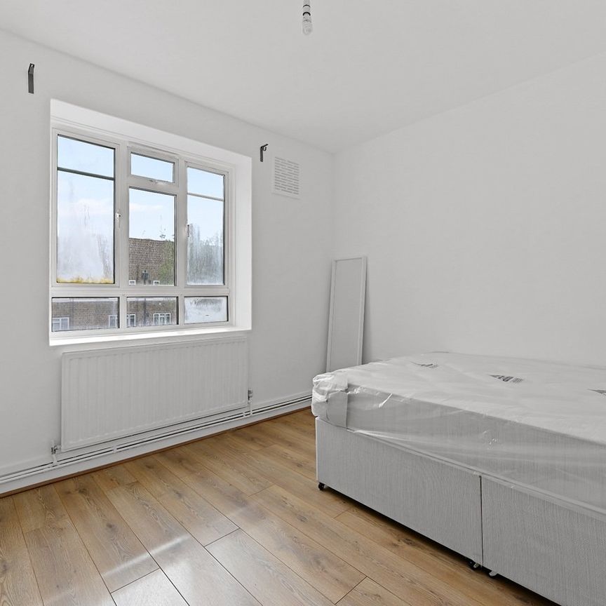 4 Bed Flat, Phipps House, W12 - Photo 1