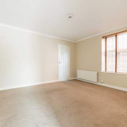 1 bedroom property to rent in Epsom - Photo 1