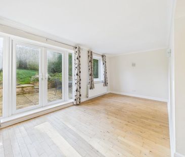 4 bedroom detached house to rent - Photo 2