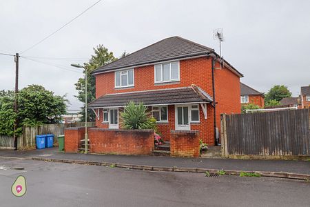 2 bed semi-detached house to rent in St. Christophers Road, Farnborough, Hampshire, GU14 0AH - Photo 4