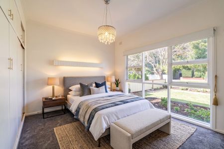 Spacious 5 bedroom home! - Photo 4