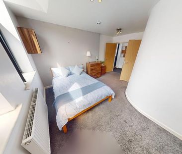 4 bedroom flat to rent - Photo 2
