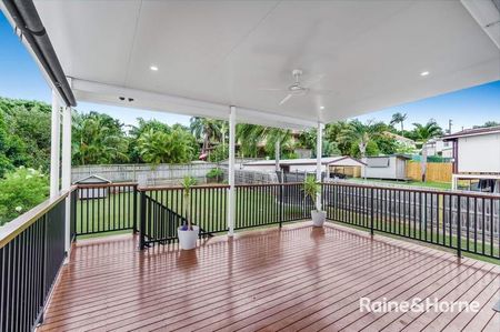 Surely to Impress in a highly sought-after pocket of Wynnum West, - Photo 2