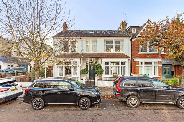 A wonderful four bedroom family home situated on one of Barnes most sought after roads - Photo 1