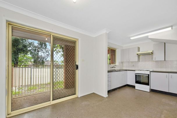 THREE BEDROOM TOWNHOUSE - Photo 1