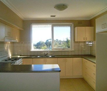 Charming Family Home - Photo 3