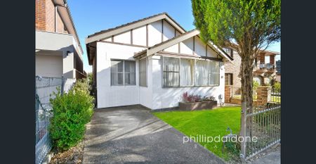 NEAT 4 BEDROOM HOUSE - Photo 4