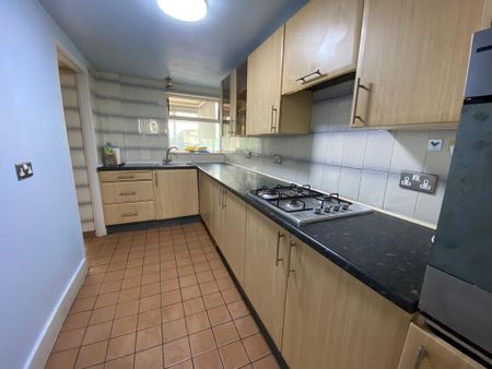 3 bedroom terraced house to rent - Photo 3