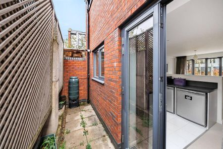 2 bedroom end of terrace house to rent - Photo 2