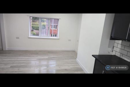 2 bedroom maisonette to rent - Photo 2