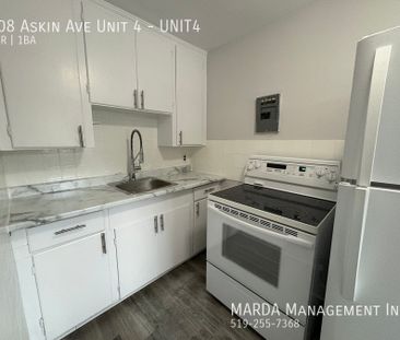 NEWLY RENOVATED 1-BEDROOM/1BATH APARTMENT + HYDRO - Photo 2