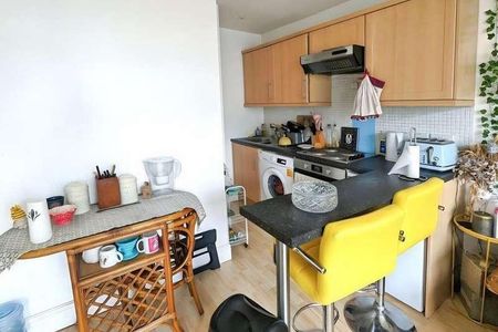 York Road, Woking, Surrey, GU22 - Photo 4