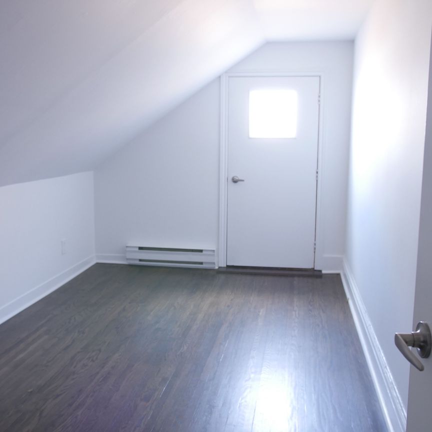For Lease - 10 Earnbridge Street Unit# Upper, Toronto, Ontario - Photo 1