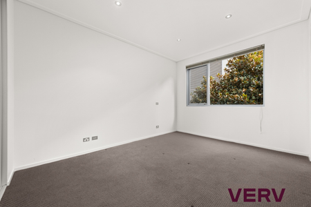 BEAUTIFUL 'GLEBE' APARTMENT - Photo 3