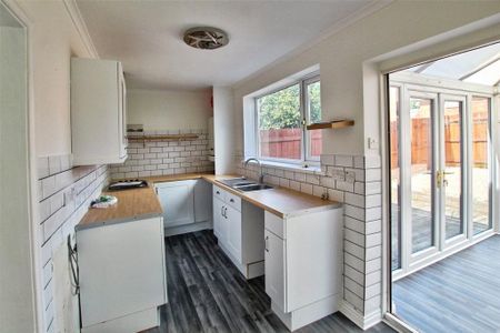 2 bedroom semi-detached house to rent - Photo 2