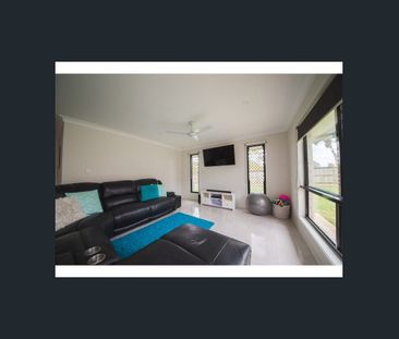 MODERN FAMILY HOME! - Photo 3