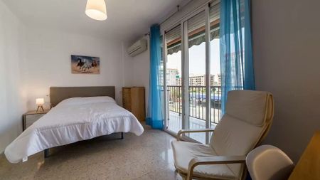 Avenida de Ausiàs March, Valencia, Valencian Community 46006 - Photo 2