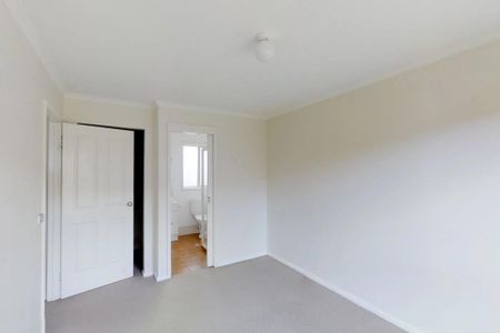 4/6 Mowatt Street, Queanbeyan East NSW 2620 - Townhouse For Rent | Domain - Photo 4