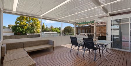 7 Lee-Ann Crescent, Cessnock NSW 2325 - House For Rent | Domain - Photo 5