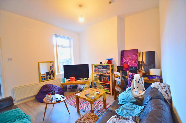 5 bedroom terraced house to rent - Photo 1