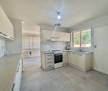 Luxurious Family Living with Space, Style & Comfort - Photo 4