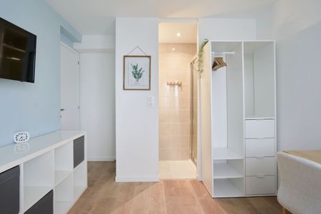 SAINTE CLAIRE SR Roommate 3 Bedrooms at Reims - Photo 4