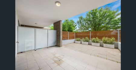 Sought after Elysium complex apartment - Available now - Photo 5