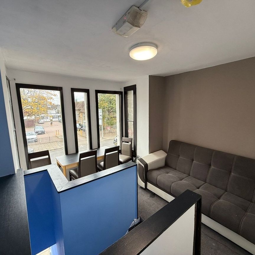 2 Bed Flat, High Road, IG1 - Photo 1