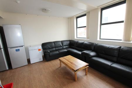 9 bedroom flat to rent - Photo 2