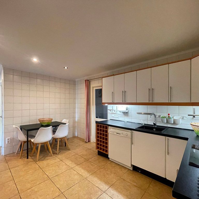 Zona Tenis, apto amueblado con terraza, 4 dormitorios, 3 baños, ascensor, parking. Palma. - Photo 1